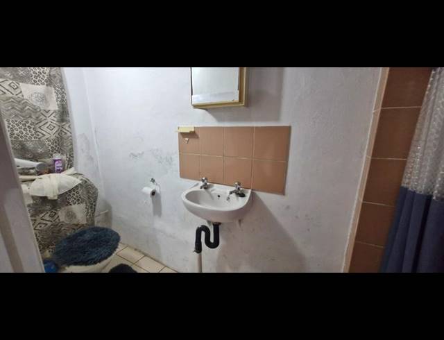 5 BEDROOM HOUSE FOR SALE IN GLENMORE BEACH